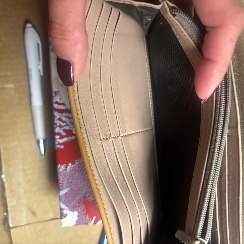 Gucci Vintage Patent Leather Wallet - Picture 7 of 10